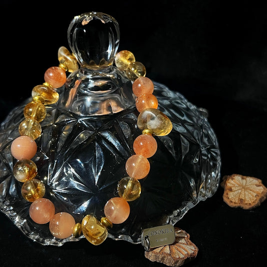 【Fortune Arrives】 Golden Sunstone crystal & Citrine pyramid crystal With Antique Brass Accessories Crystal Bracelet (Elastic)